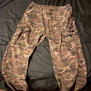 Fashion nova camo pants